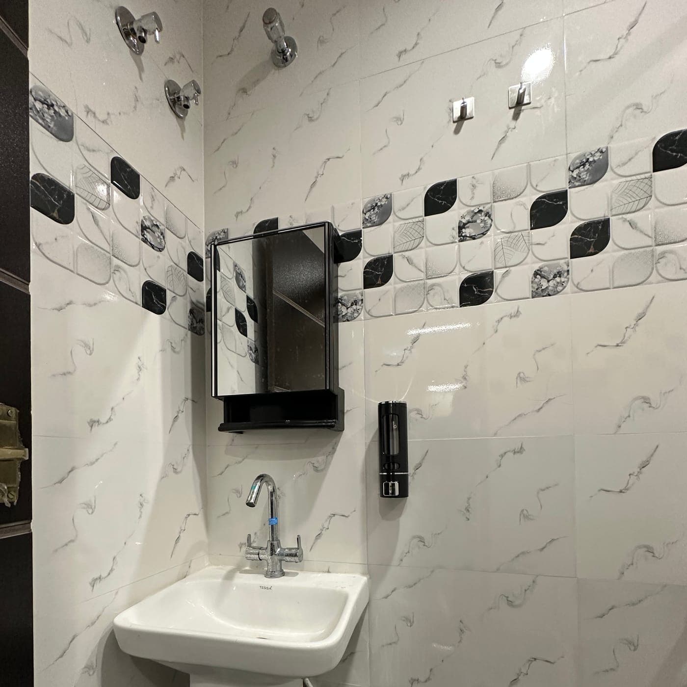 Attached bathroom with pedestal sink and mirror cabinet